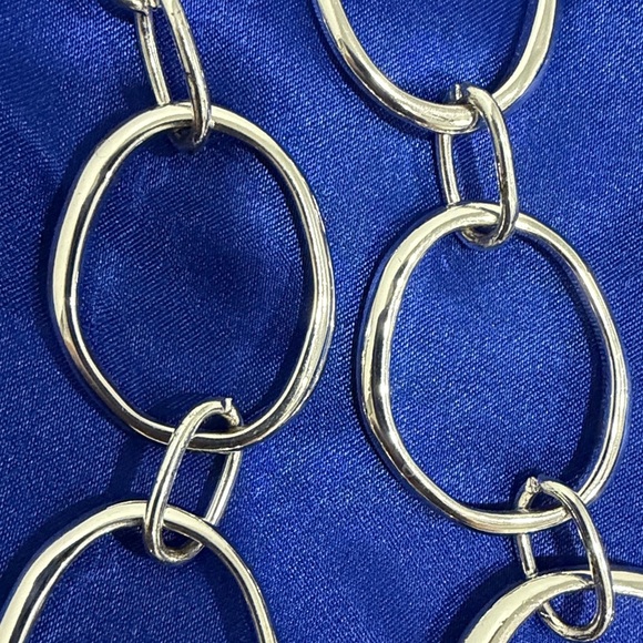 Elegant Silver color Chain Link Necklace - Picture 3 of 3